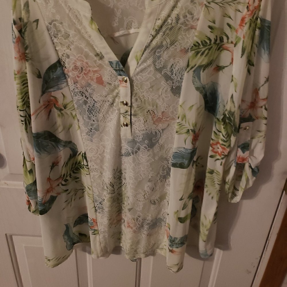 SIREN Lily Tops - Picture 2 of 6